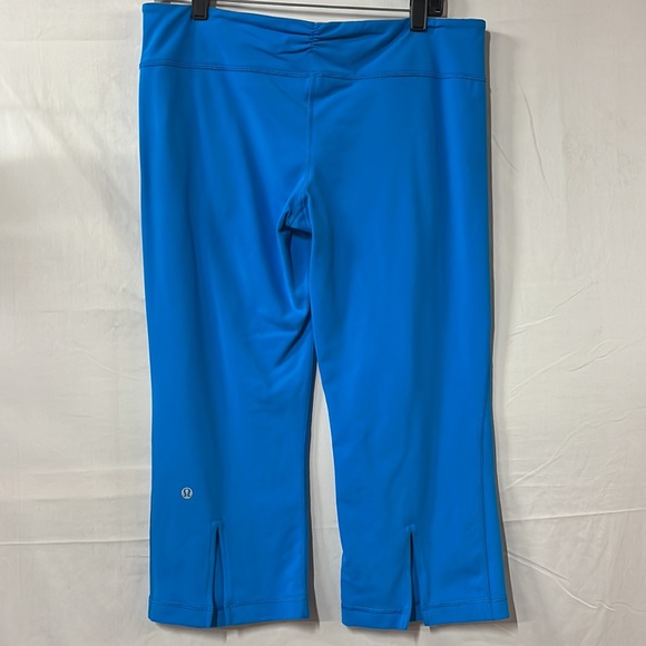 Lululemon crops LNC. Size 12. Beautiful blue color
LL18 - Picture 3 of 7